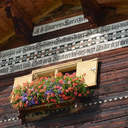 Berggasthaus Pirigen ゲストハウス