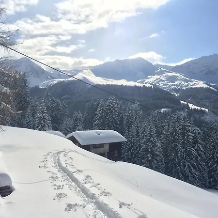 ゲストハウス Berggasthaus Pirigen